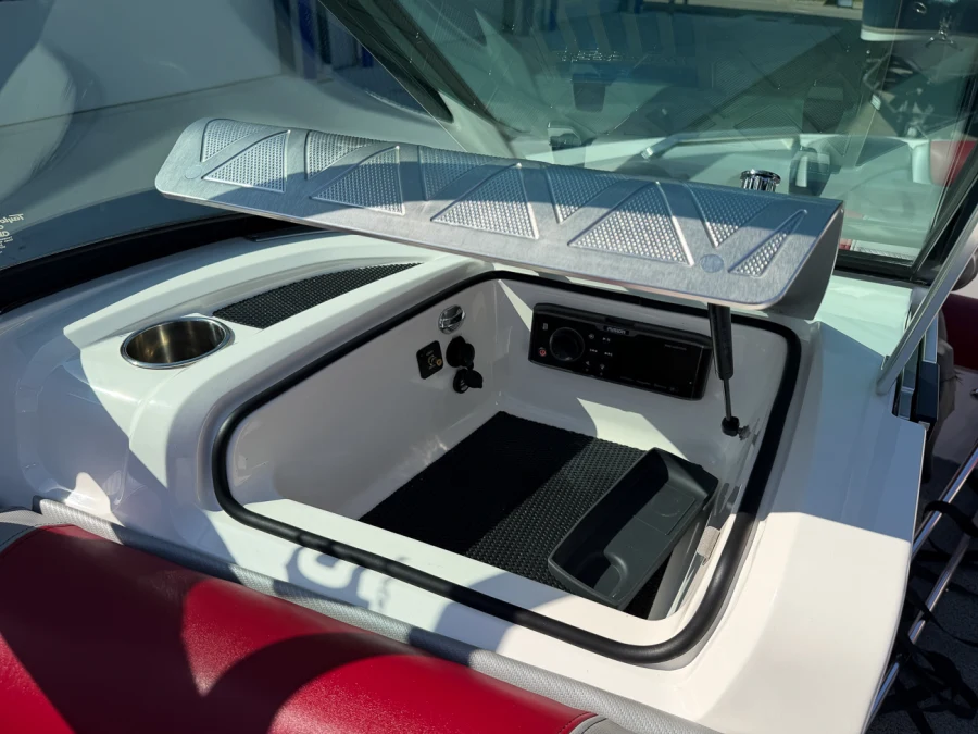 2014-mastercraft-x30-147843-image23