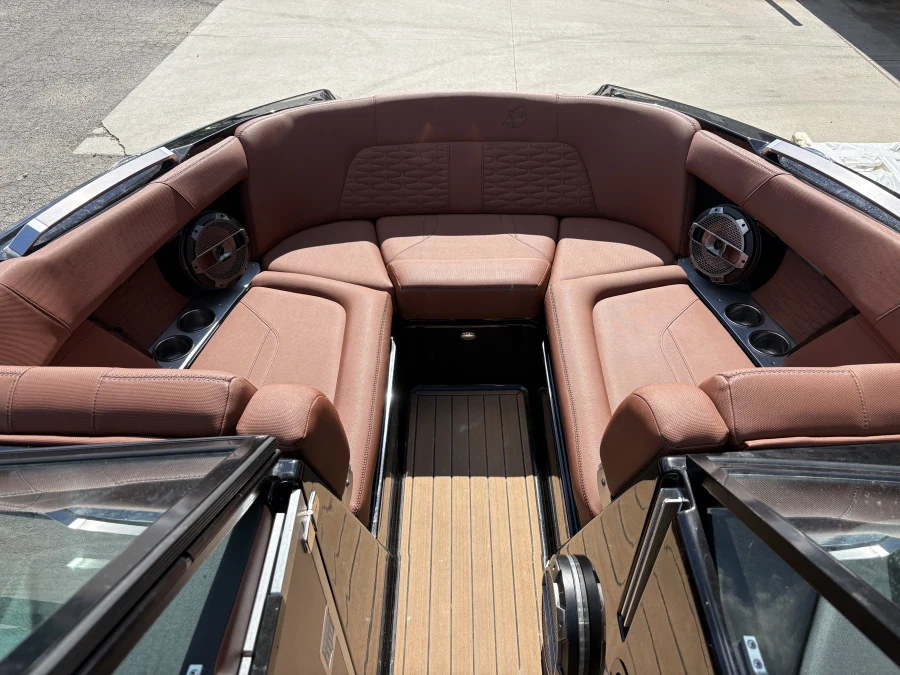 2020-mastercraft-x24-147844-image12