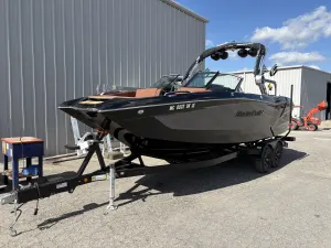 2020-mastercraft-x24-147844-image3