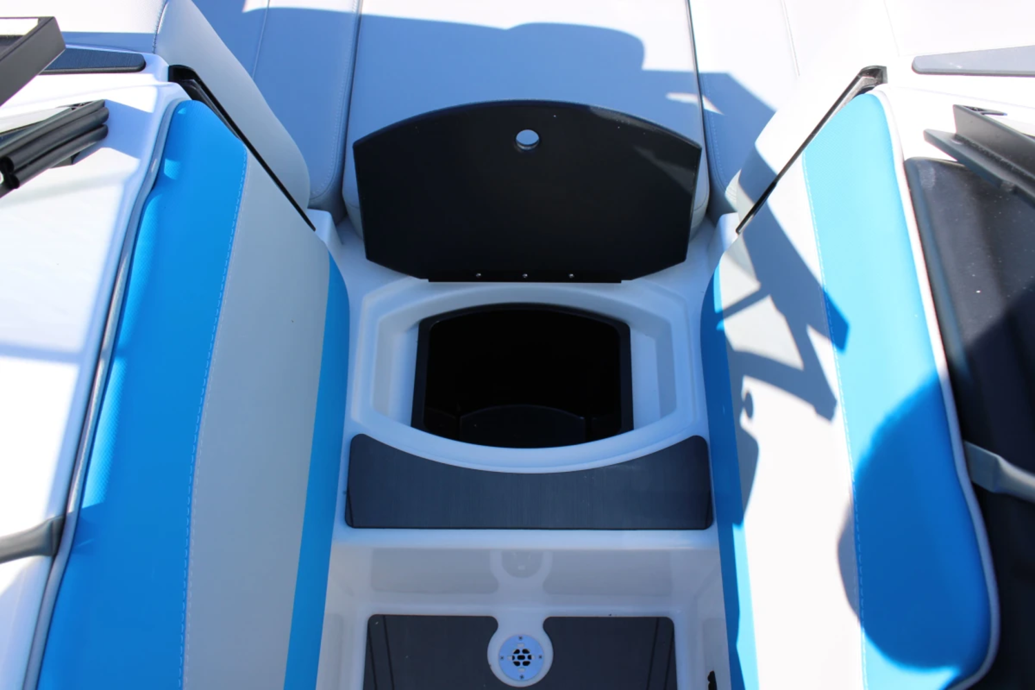 2027 Axis T220