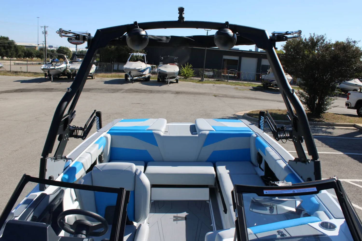 2027 Axis T220