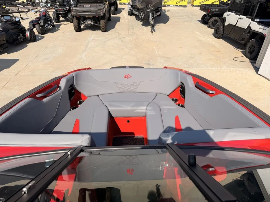 2027-mastercraft-nxt22-147898-image8