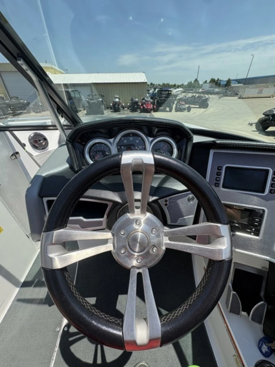 2018-mastercraft-xt21-147903-image10