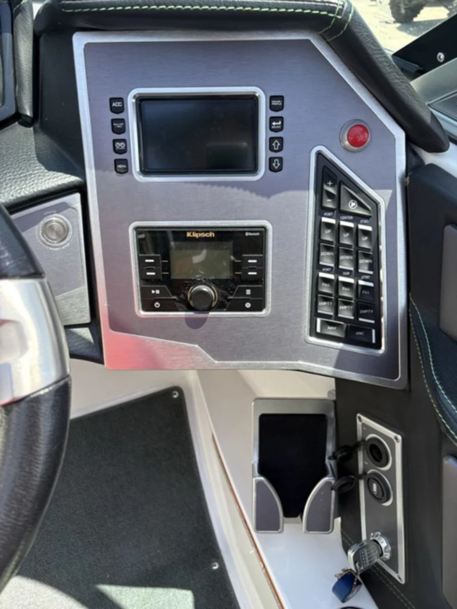 2018-mastercraft-xt21-147903-image11