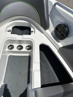 2018-mastercraft-xt21-147903-image14