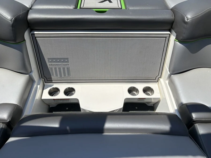 2018-mastercraft-xt21-147903-image18