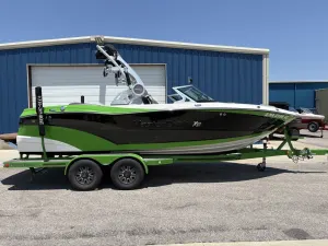 2018-mastercraft-xt21-147903-image1