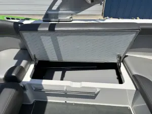 2018-mastercraft-xt21-147903-image20