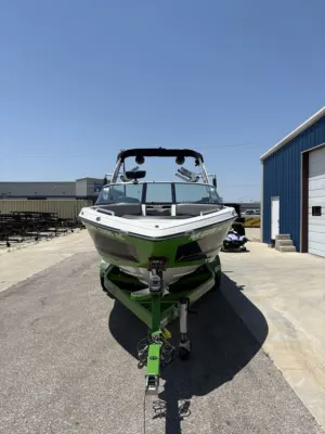 2018-mastercraft-xt21-147903-image3