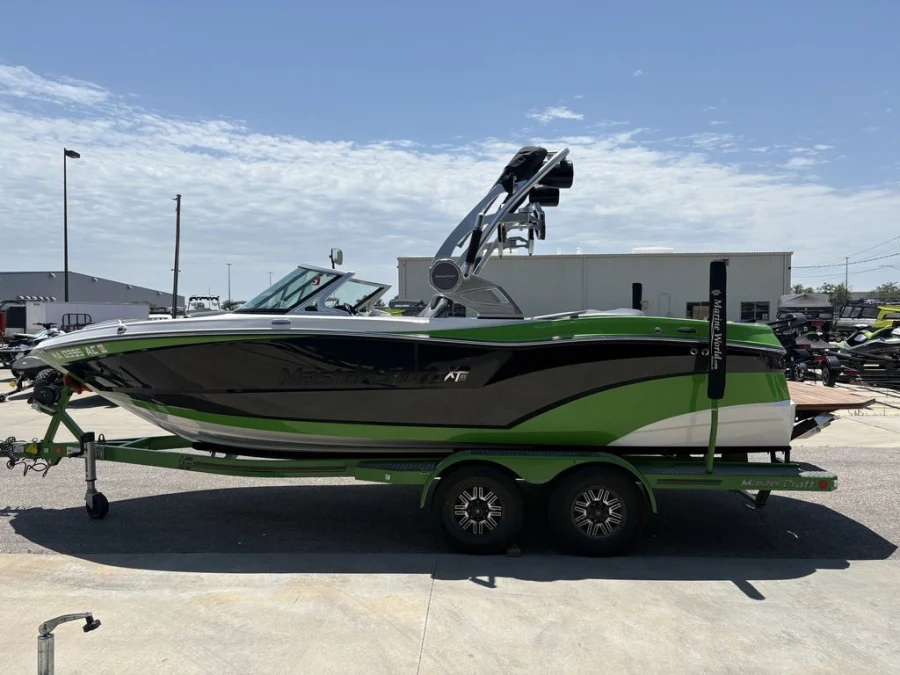 2018-mastercraft-xt21-147903-image4