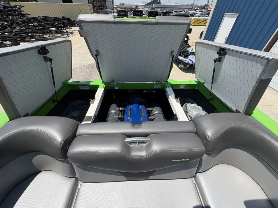 2018-mastercraft-xt21-147903-image7