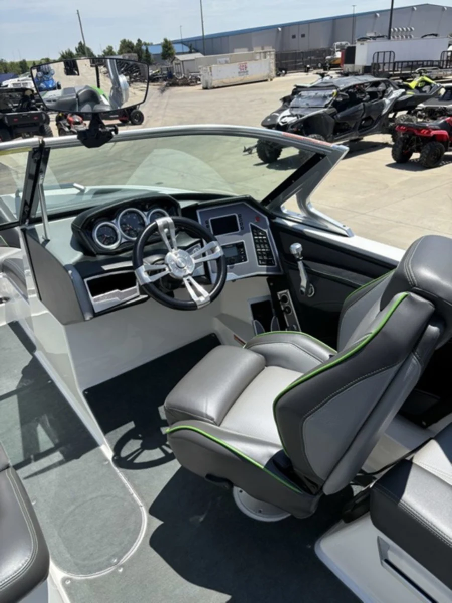 2018-mastercraft-xt21-147903-image9
