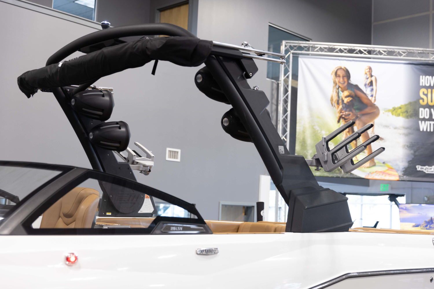 2023 Malibu Boats 25 LSV