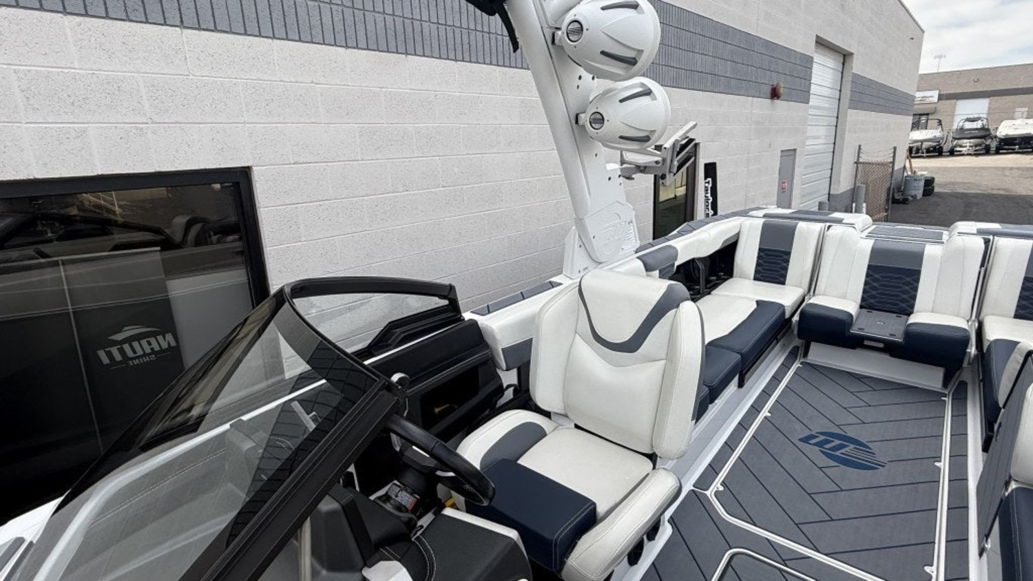 2023 Malibu Boats 26 LSV