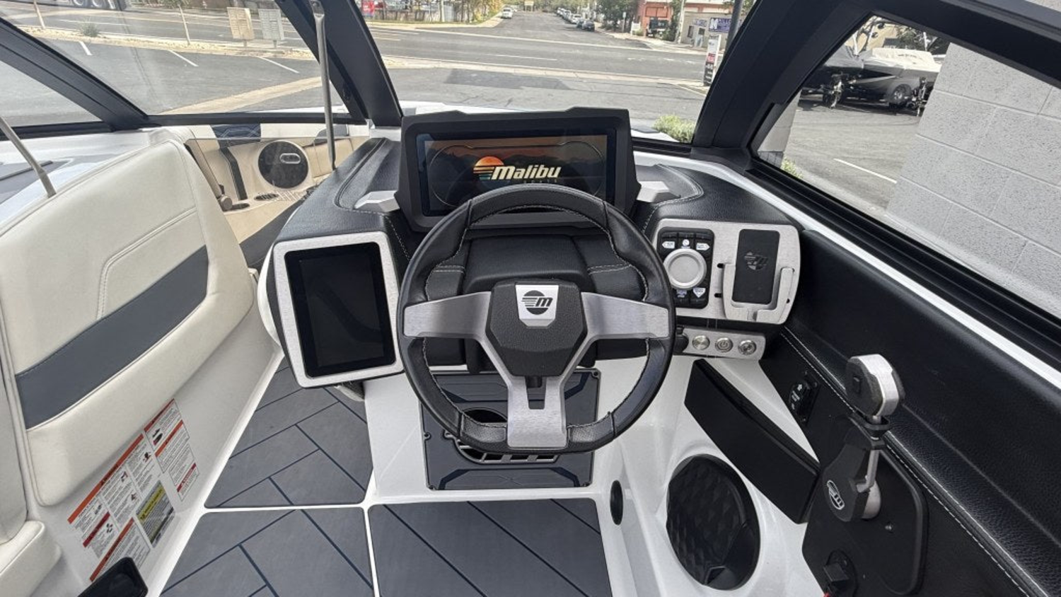 2023 Malibu Boats 26 LSV