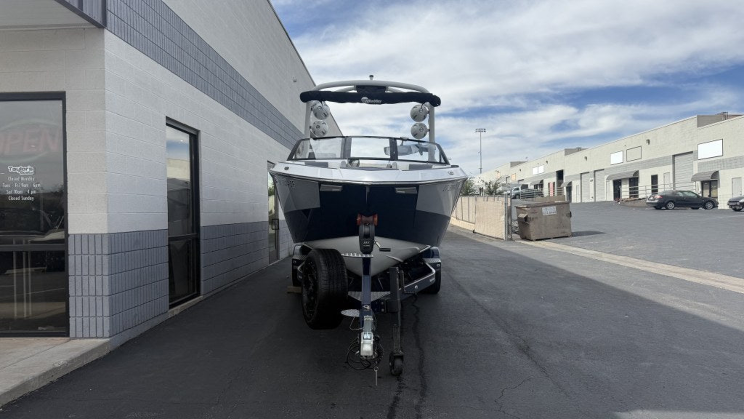2023 Malibu Boats 26 LSV