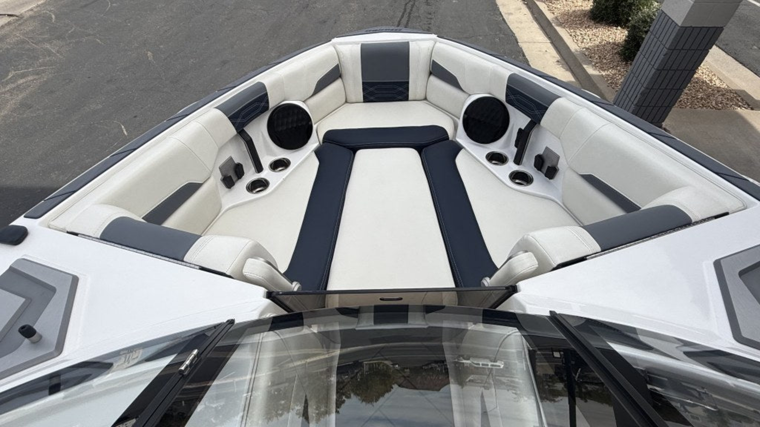 2023 Malibu Boats 26 LSV