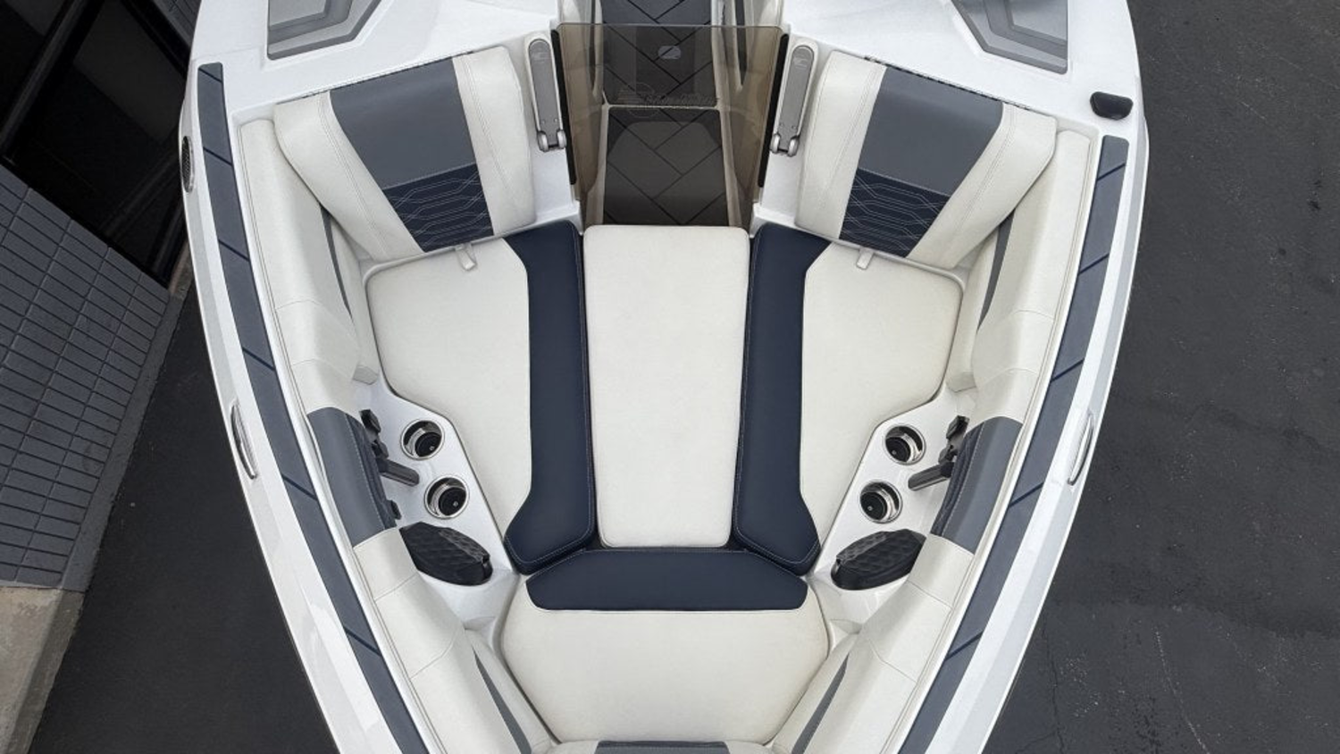 2023 Malibu Boats 26 LSV