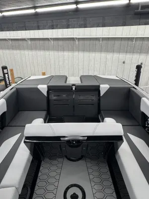 2025-mastercraft-nxt22-147925-image3.webp
