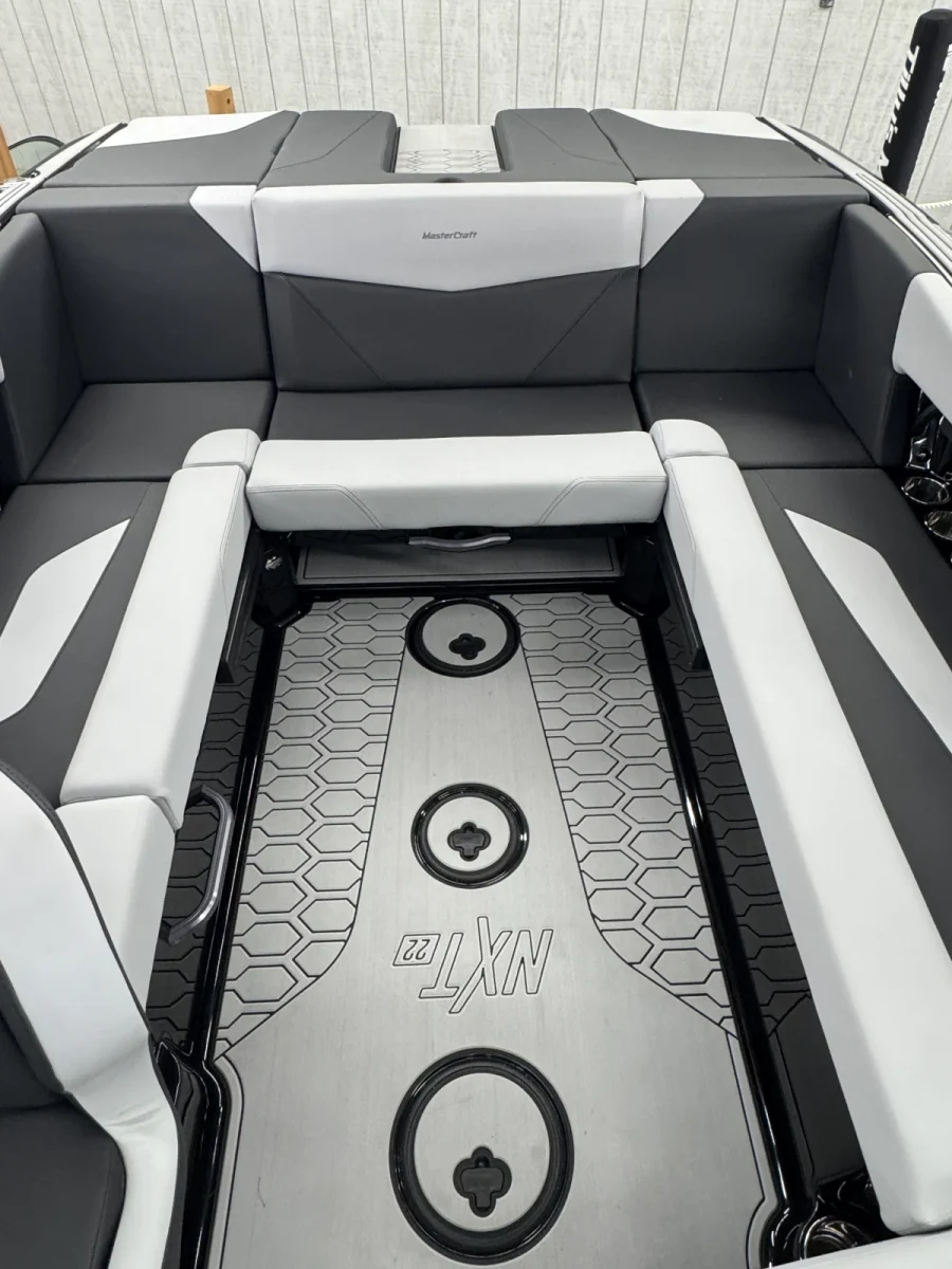 2025-mastercraft-nxt22-147925-image4.webp
