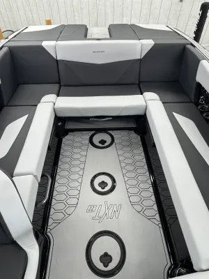 2025-mastercraft-nxt22-147925-image4.webp