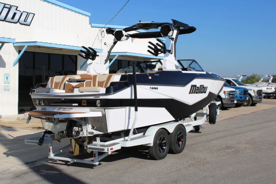 2027-malibu-m230-147926-image7.webp