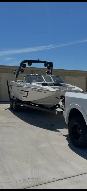2017 MB Sports Boats F22 Tomcat Icon