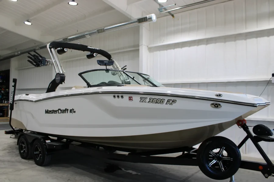 2022-mastercraft-nxt24-147940-image1.webp