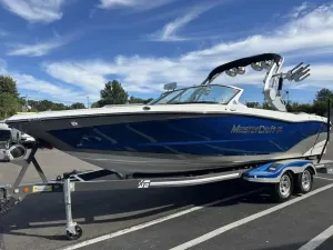 2017-mastercraft-xt23-147941-image1.webp