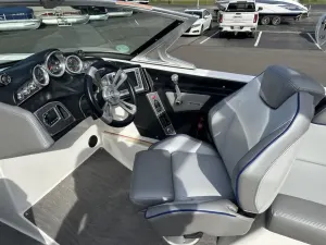 2017-mastercraft-xt23-147941-image2.webp