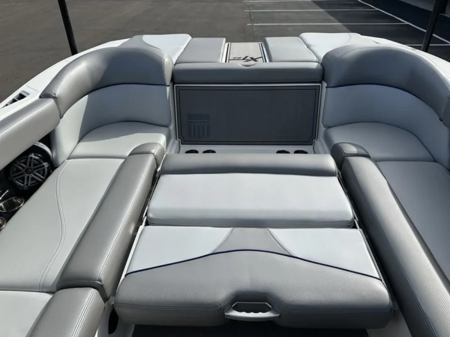 2017-mastercraft-xt23-147941-image4.webp