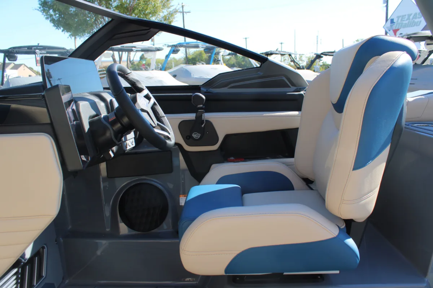 2027 Malibu 25 LSV