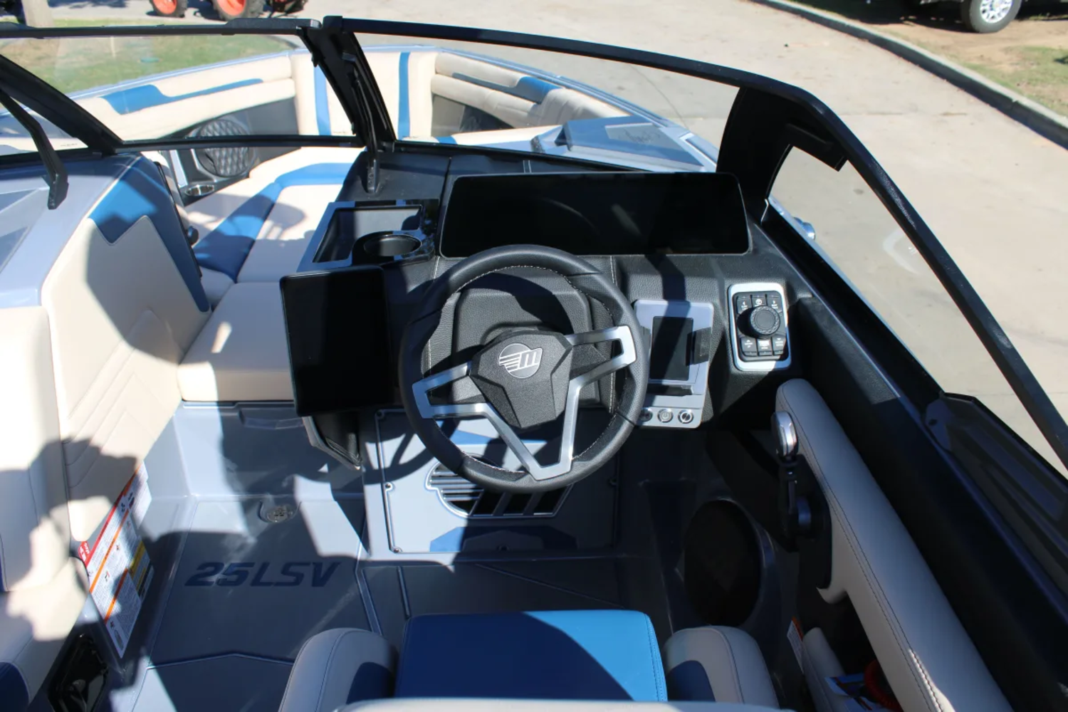 2027 Malibu 25 LSV