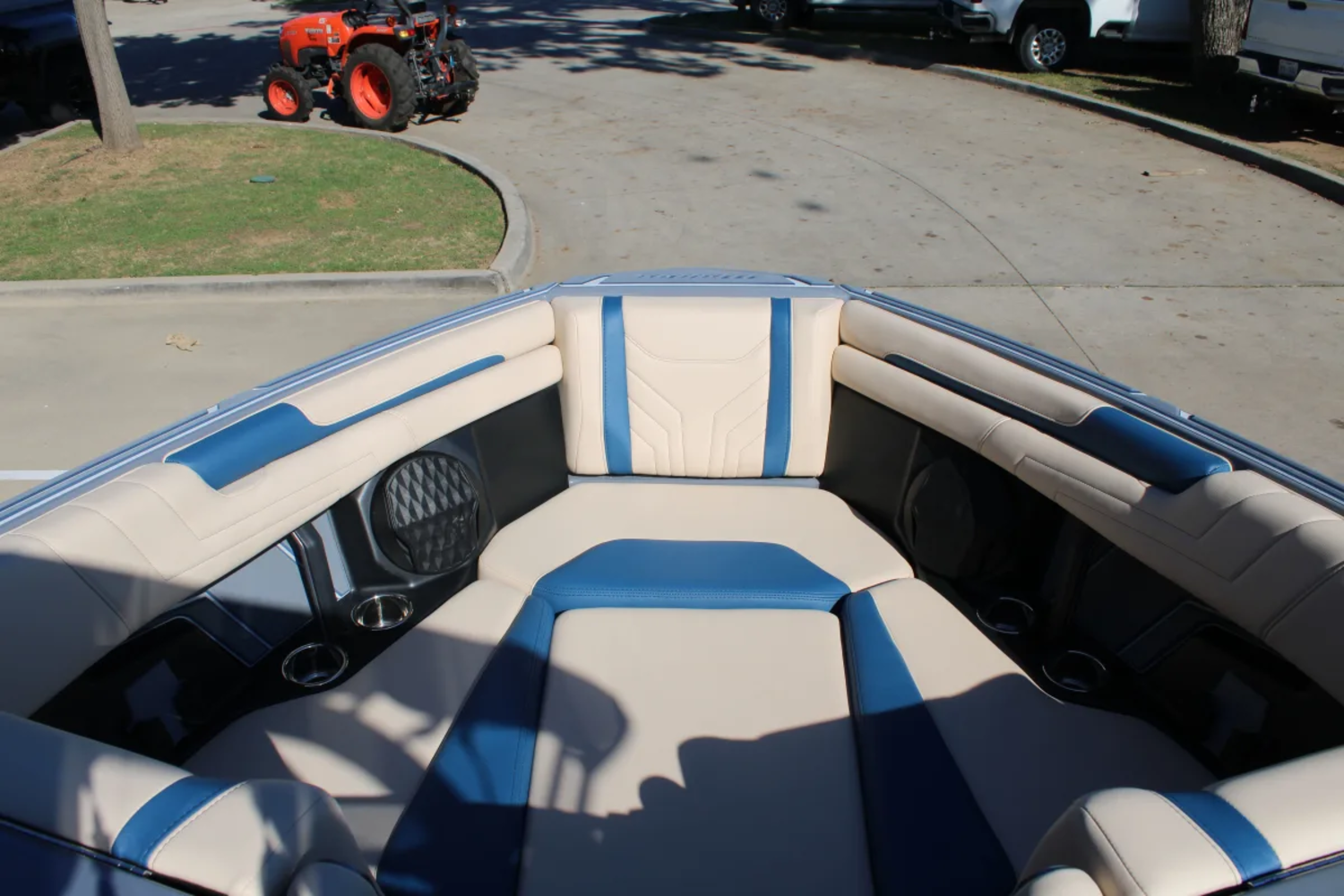 2027 Malibu 25 LSV
