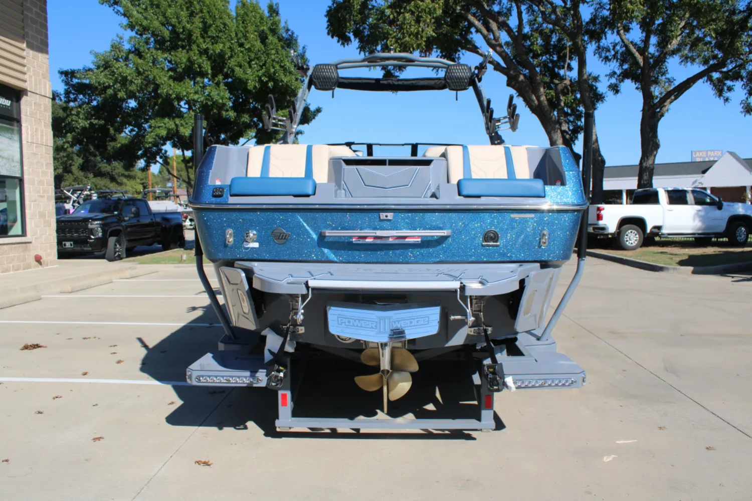 2027 Malibu 25 LSV