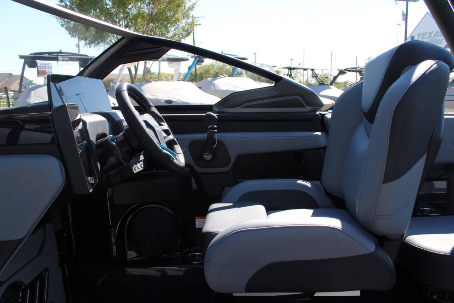 2027 Malibu 23 LSV