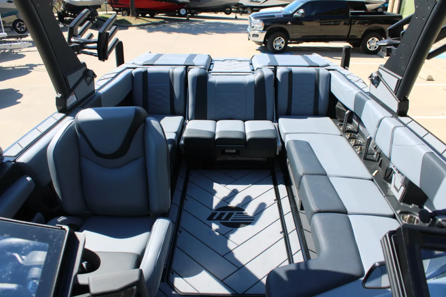 2027 Malibu 23 LSV