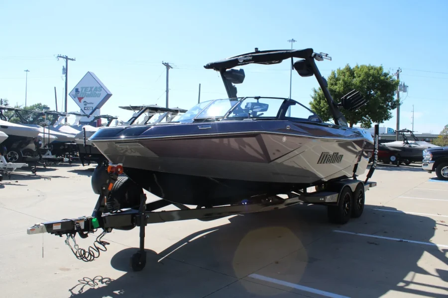 2027-malibu-wakesetter-23-lsv-147957-image3.webp