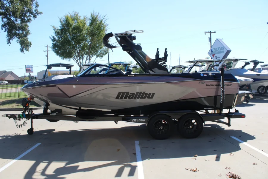 2027-malibu-wakesetter-23-lsv-147957-image4.webp