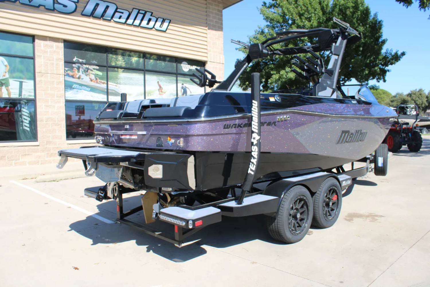 2027 Malibu 23 LSV