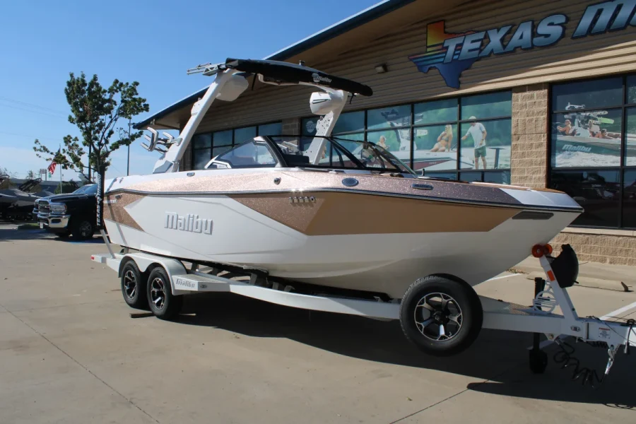 2027-malibu-wakesetter-23-lsv-147958-image1.webp