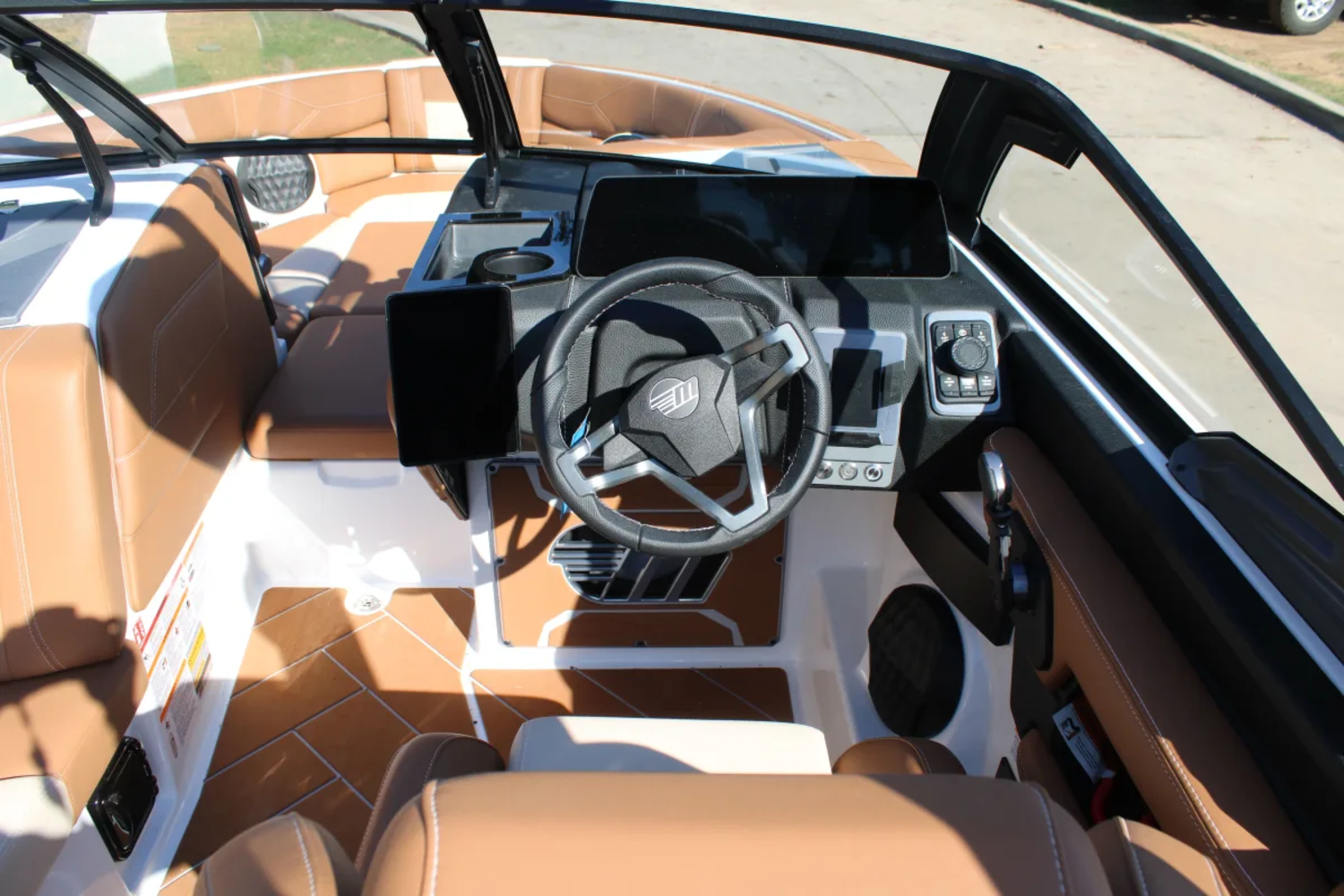2027 Malibu 23 LSV