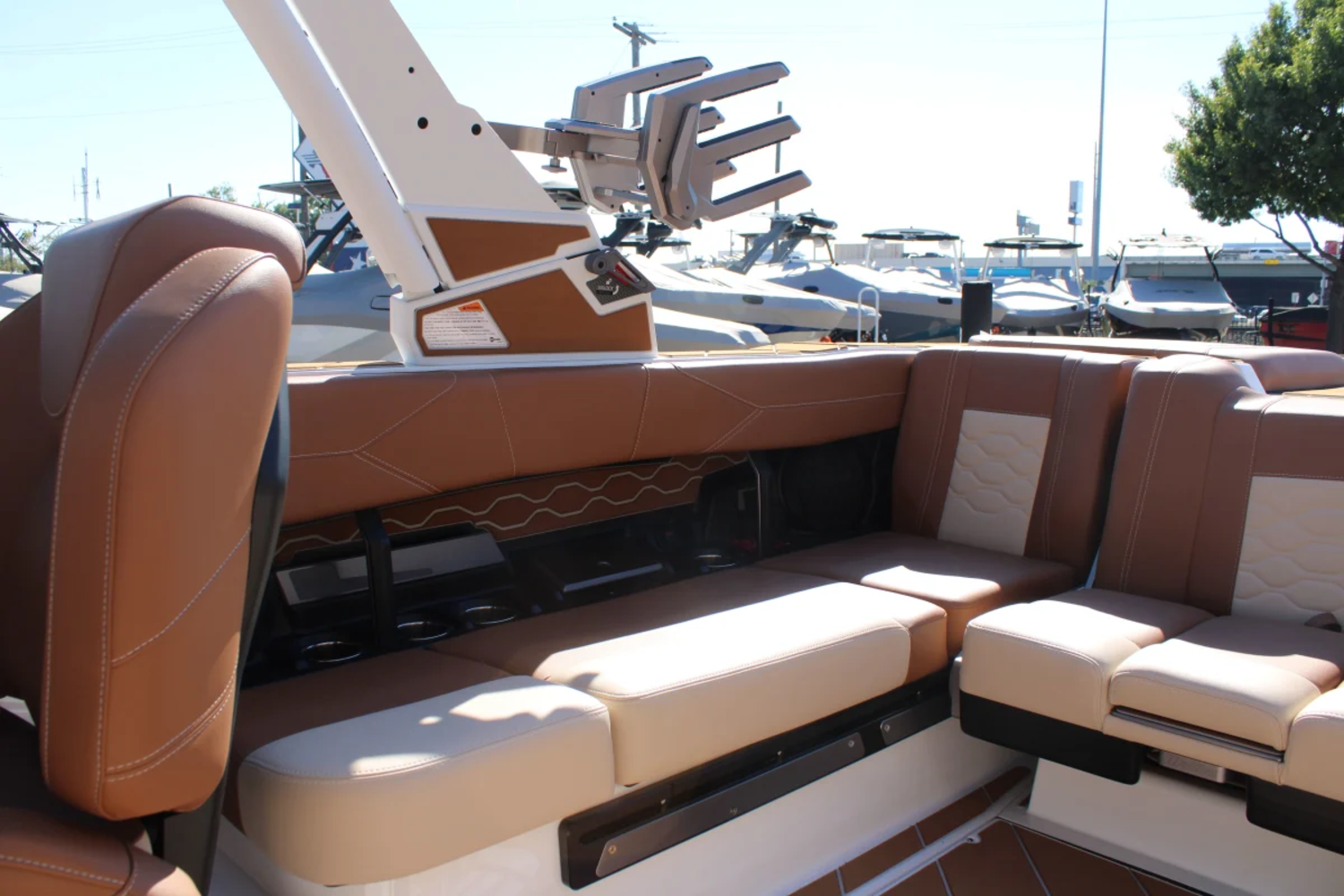 2027 Malibu 23 LSV