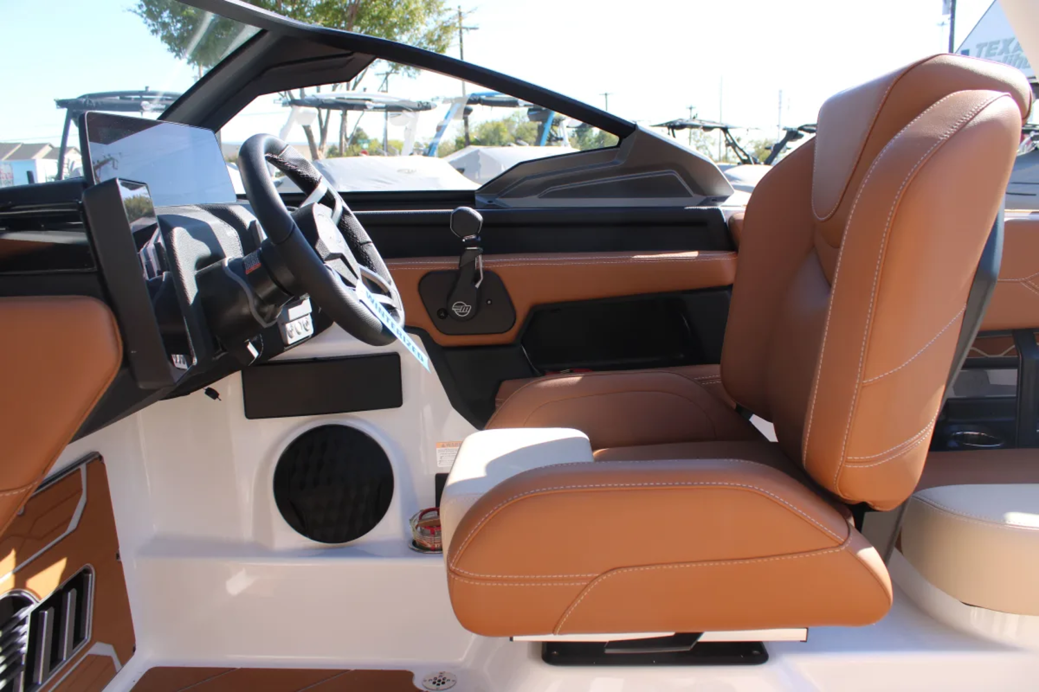 2027 Malibu 23 LSV