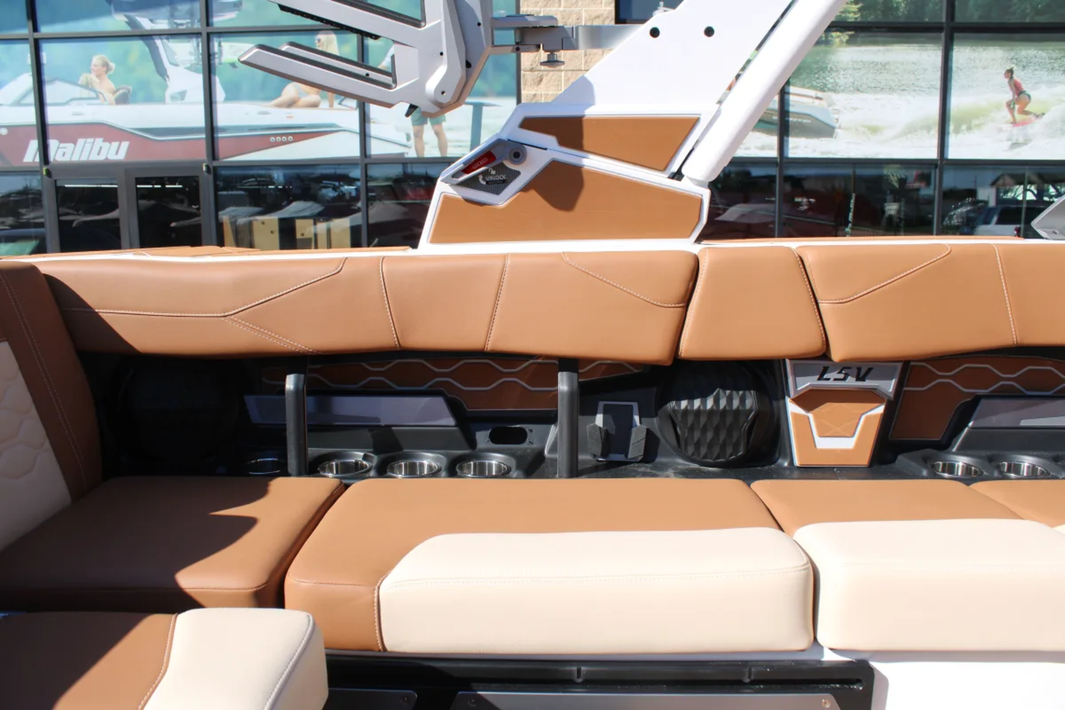 2027 Malibu 23 LSV