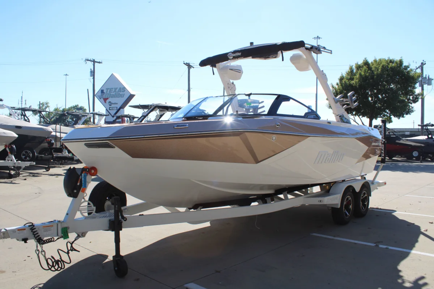 2027 Malibu 23 LSV