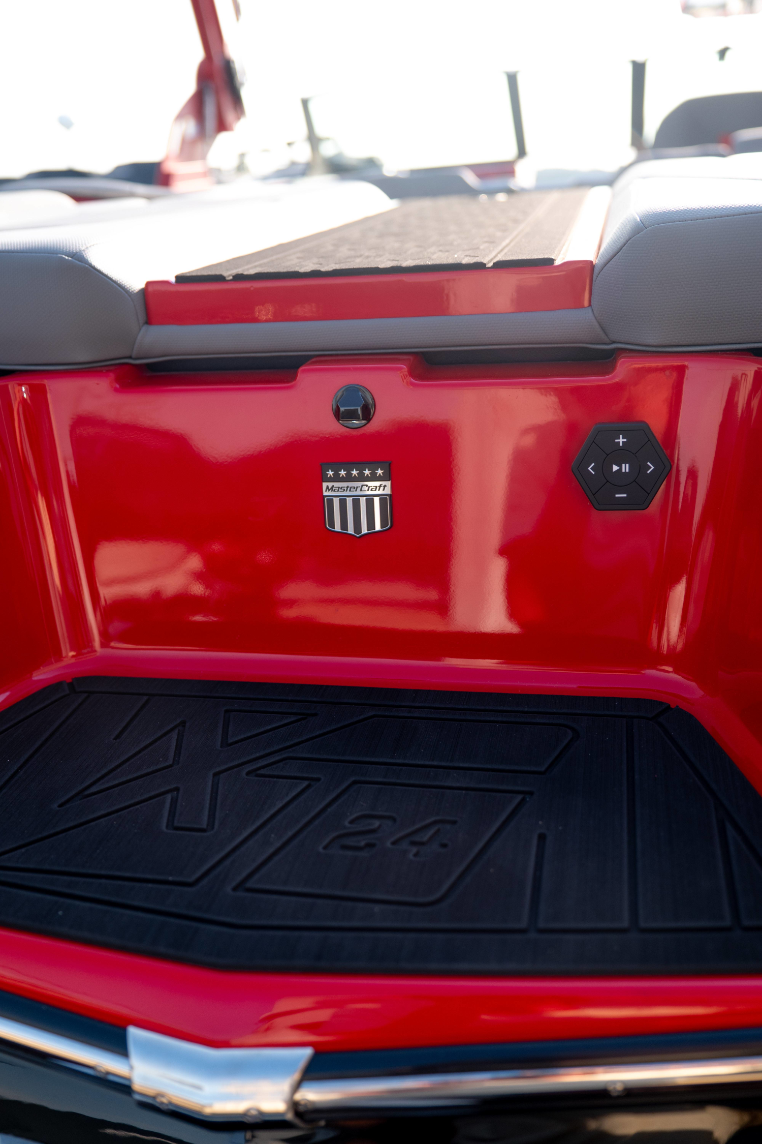 2027 MasterCraft XT24