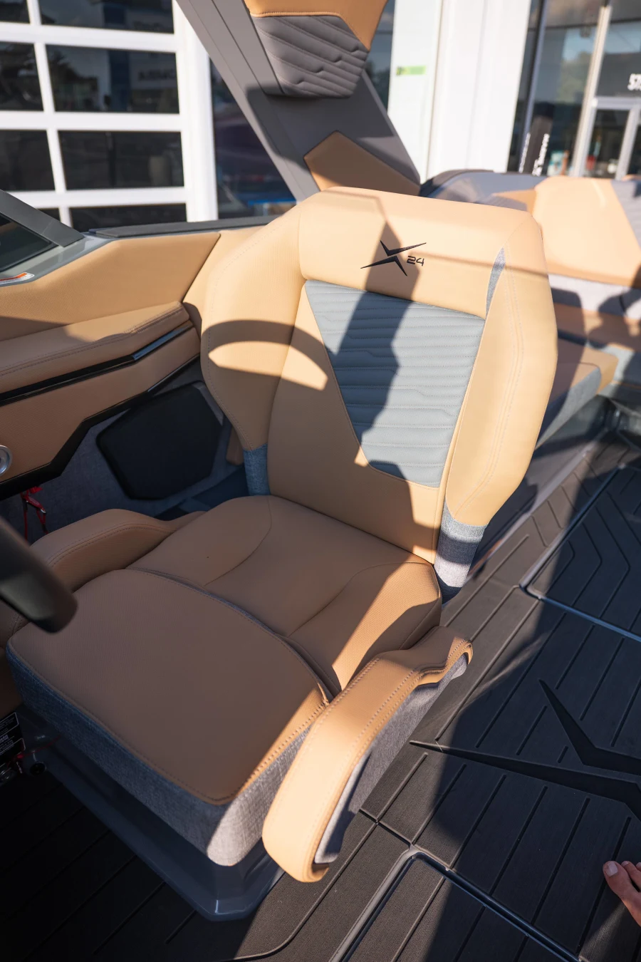 2027-mastercraft-x24-147972-image30