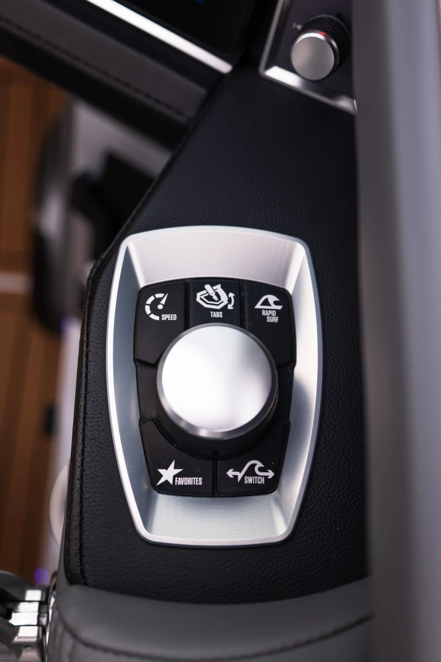 2026-mastercraft-xt24-147977-image14