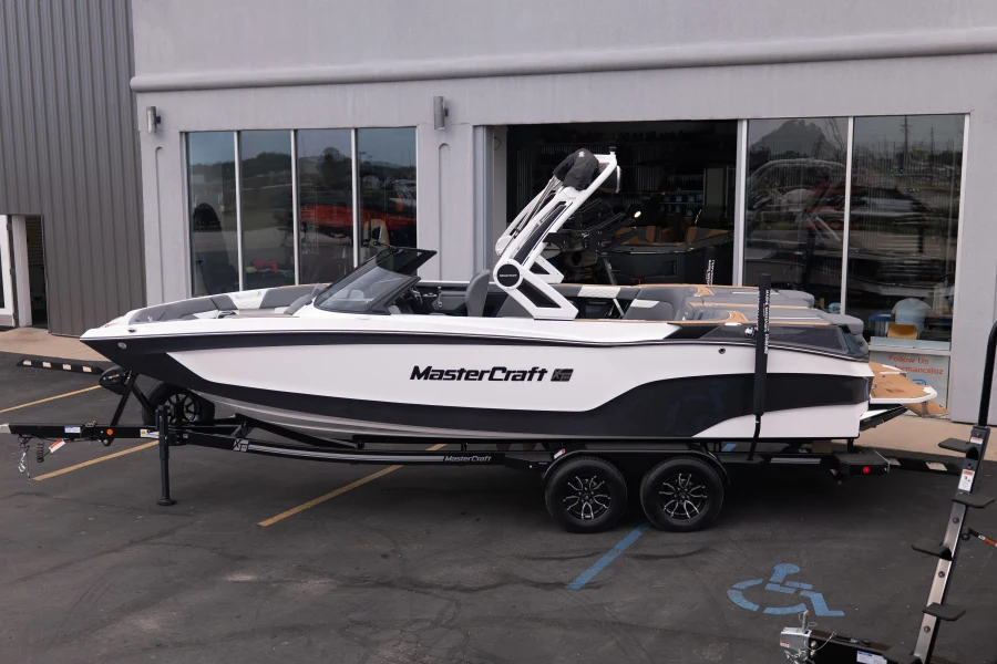 2026-mastercraft-xt24-147977-image3